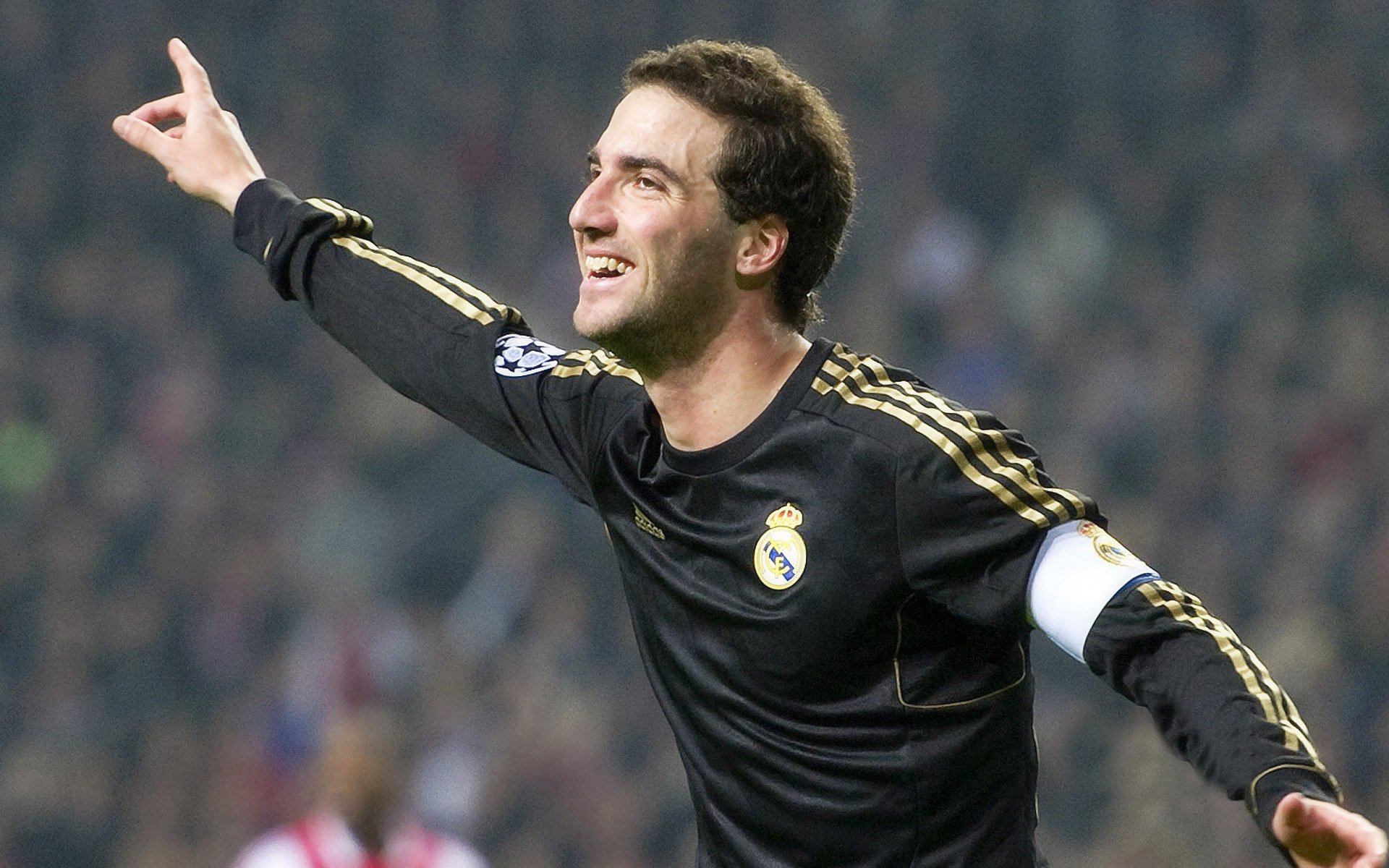 开云体育在线赛事直播-足球场馆智能照明系统节能效果显著，环保理念深入人心，足球场照明方案